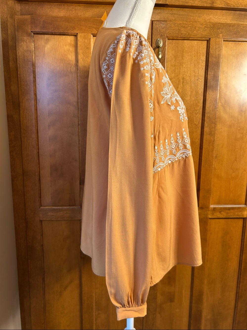 Savanna Jane Womens Marigold Embroidered Long Sleeve V-Neck Blouse. Sz S - Picture 4 of 11